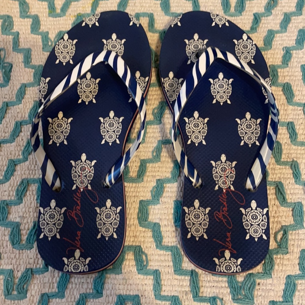 Adorable Vera Bradley Flip Flops - Picture 3 of 4